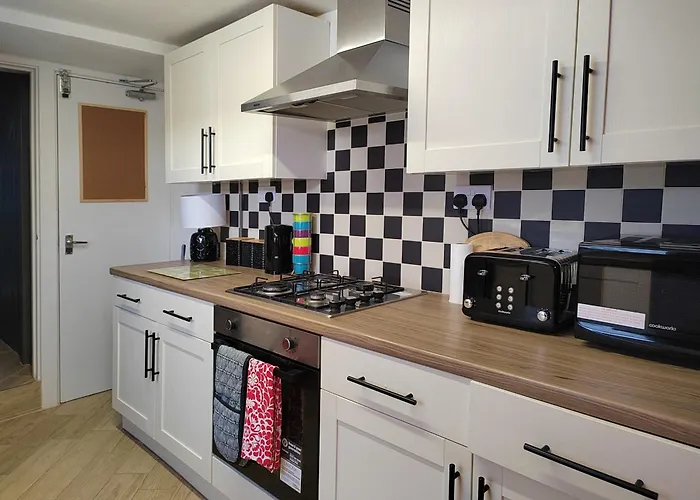 Granville 5Br Townhouse - Ideal For Groups, Families Or Contractors By Suitely