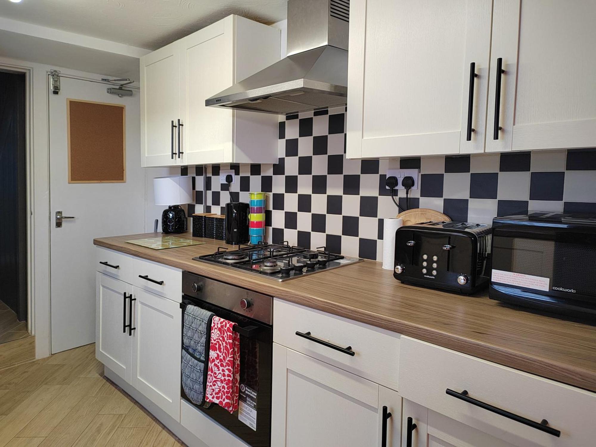 Granville 5br Townhouse - Ideal For Groups, Families Or Contractors By Suitely